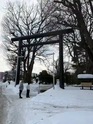 月寒神社の{uncategorized: "未分類", other: "その他", undefined: "問題あり", building: "その他建物", grave: "お墓", sacred_gate: "鳥居", guardian: "狛犬", statue: "像", buddha: "仏像", history: "歴史", nature: "自然", garden: "庭園", animal: "動物", pagoda: "塔", temizu: "手水舎", mountain_gate: "山門・神門", sanctuary: "本殿・本堂", subordinate: "末社・摂社", art: "芸術", scenery: "景色", jizo: "地蔵", ema: "絵馬", goshuin: "御朱印", omikuji: "おみくじ", items: "授与品その他", amulet: "お守り", goshuincho: "御朱印帳", eats: "食事", festival: "お祭り", votive_dance: "神楽", shichigosan: "七五三参", wedding: "結婚式", experience: "体験その他", initially: "初詣", around: "周辺", anti_infection: "感染症対策"}