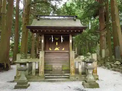 北口本宮冨士浅間神社の末社・摂社