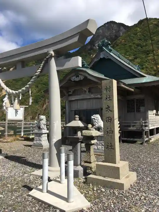 太田神社(拝殿)の本殿・本堂