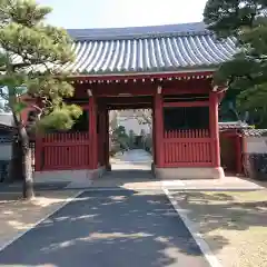 蓮永寺の山門