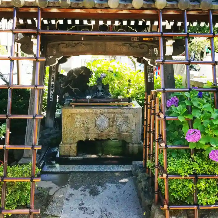 白山神社の手水舎