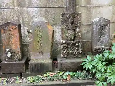 岩窟不動尊（巌窟不動尊／窟堂不動尊／窟堂／岩屋堂）の末社・摂社