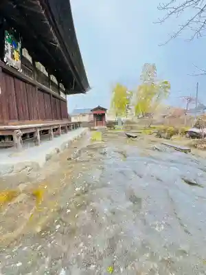 龍石寺の{uncategorized: "未分類", other: "その他", undefined: "問題あり", building: "その他建物", grave: "お墓", sacred_gate: "鳥居", guardian: "狛犬", statue: "像", buddha: "仏像", history: "歴史", nature: "自然", garden: "庭園", animal: "動物", pagoda: "塔", temizu: "手水舎", mountain_gate: "山門・神門", sanctuary: "本殿・本堂", subordinate: "末社・摂社", art: "芸術", scenery: "景色", jizo: "地蔵", ema: "絵馬", goshuin: "御朱印", omikuji: "おみくじ", items: "授与品その他", amulet: "お守り", goshuincho: "御朱印帳", eats: "食事", festival: "お祭り", votive_dance: "神楽", shichigosan: "七五三参", wedding: "結婚式", experience: "体験その他", initially: "初詣", around: "周辺", anti_infection: "感染症対策"}
