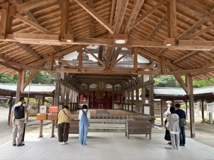 宗像大社の{uncategorized: "未分類", other: "その他", undefined: "問題あり", building: "その他建物", grave: "お墓", sacred_gate: "鳥居", guardian: "狛犬", statue: "像", buddha: "仏像", history: "歴史", nature: "自然", garden: "庭園", animal: "動物", pagoda: "塔", temizu: "手水舎", mountain_gate: "山門・神門", sanctuary: "本殿・本堂", subordinate: "末社・摂社", art: "芸術", scenery: "景色", jizo: "地蔵", ema: "絵馬", goshuin: "御朱印", omikuji: "おみくじ", items: "授与品その他", amulet: "お守り", goshuincho: "御朱印帳", eats: "食事", festival: "お祭り", votive_dance: "神楽", shichigosan: "七五三参", wedding: "結婚式", experience: "体験その他", initially: "初詣", around: "周辺", anti_infection: "感染症対策"}