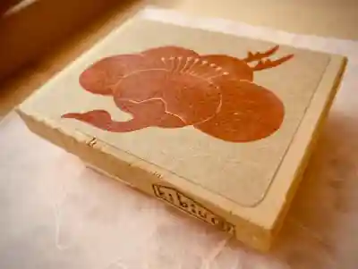 消しゴムはんこ工房kibiuのカナザワマイコさんにお願いした「梅鶴」の消しゴムはんこ
