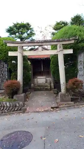 霊牛神堂の鳥居