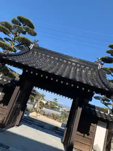 西政寺の山門