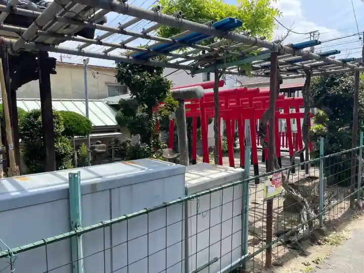 宇佐稲荷大明神の{uncategorized: "未分類", other: "その他", undefined: "問題あり", building: "その他建物", grave: "お墓", sacred_gate: "鳥居", guardian: "狛犬", statue: "像", buddha: "仏像", history: "歴史", nature: "自然", garden: "庭園", animal: "動物", pagoda: "塔", temizu: "手水舎", mountain_gate: "山門・神門", sanctuary: "本殿・本堂", subordinate: "末社・摂社", art: "芸術", scenery: "景色", jizo: "地蔵", ema: "絵馬", goshuin: "御朱印", omikuji: "おみくじ", items: "授与品その他", amulet: "お守り", goshuincho: "御朱印帳", eats: "食事", festival: "お祭り", votive_dance: "神楽", shichigosan: "七五三参", wedding: "結婚式", experience: "体験その他", initially: "初詣", around: "周辺", anti_infection: "感染症対策"}