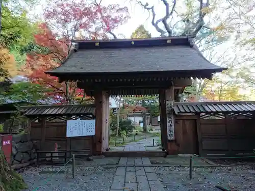 宝積山光前寺の山門