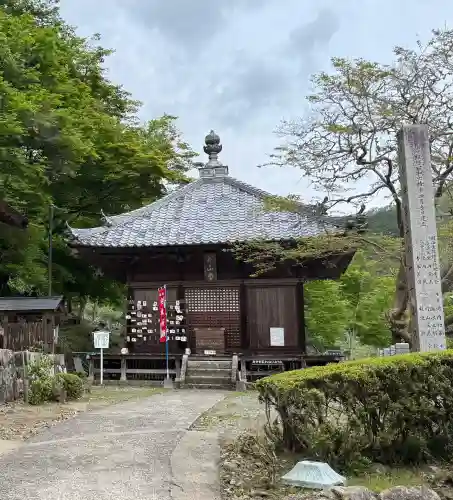 弥勒寺の{uncategorized: "未分類", other: "その他", undefined: "問題あり", building: "その他建物", grave: "お墓", sacred_gate: "鳥居", guardian: "狛犬", statue: "像", buddha: "仏像", history: "歴史", nature: "自然", garden: "庭園", animal: "動物", pagoda: "塔", temizu: "手水舎", mountain_gate: "山門・神門", sanctuary: "本殿・本堂", subordinate: "末社・摂社", art: "芸術", scenery: "景色", jizo: "地蔵", ema: "絵馬", goshuin: "御朱印", omikuji: "おみくじ", items: "授与品その他", amulet: "お守り", goshuincho: "御朱印帳", eats: "食事", festival: "お祭り", votive_dance: "神楽", shichigosan: "七五三参", wedding: "結婚式", experience: "体験その他", initially: "初詣", around: "周辺", anti_infection: "感染症対策"}