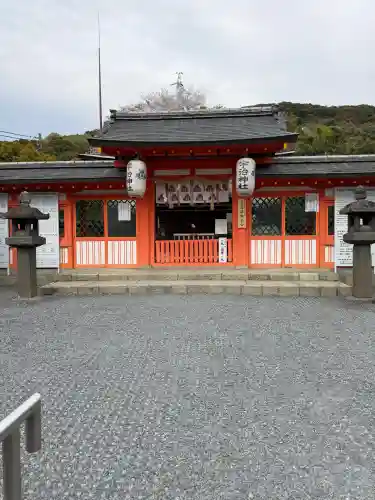 宇治神社の{uncategorized: "未分類", other: "その他", undefined: "問題あり", building: "その他建物", grave: "お墓", sacred_gate: "鳥居", guardian: "狛犬", statue: "像", buddha: "仏像", history: "歴史", nature: "自然", garden: "庭園", animal: "動物", pagoda: "塔", temizu: "手水舎", mountain_gate: "山門・神門", sanctuary: "本殿・本堂", subordinate: "末社・摂社", art: "芸術", scenery: "景色", jizo: "地蔵", ema: "絵馬", goshuin: "御朱印", omikuji: "おみくじ", items: "授与品その他", amulet: "お守り", goshuincho: "御朱印帳", eats: "食事", festival: "お祭り", votive_dance: "神楽", shichigosan: "七五三参", wedding: "結婚式", experience: "体験その他", initially: "初詣", around: "周辺", anti_infection: "感染症対策"}