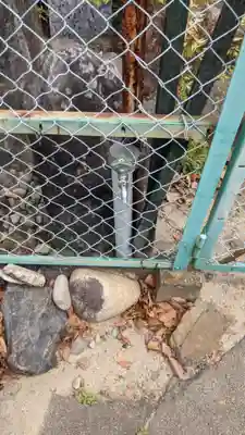 役ノ行者神変大菩薩と延命地蔵菩薩の手水舎