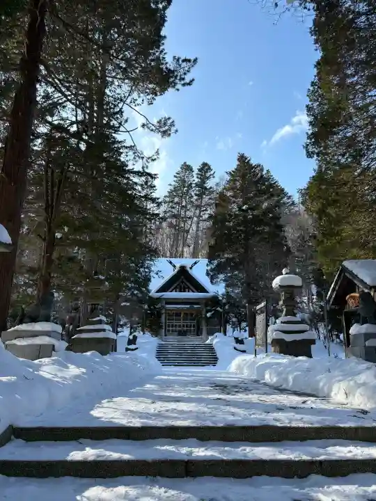 由仁神社の{uncategorized: "未分類", other: "その他", undefined: "問題あり", building: "その他建物", grave: "お墓", sacred_gate: "鳥居", guardian: "狛犬", statue: "像", buddha: "仏像", history: "歴史", nature: "自然", garden: "庭園", animal: "動物", pagoda: "塔", temizu: "手水舎", mountain_gate: "山門・神門", sanctuary: "本殿・本堂", subordinate: "末社・摂社", art: "芸術", scenery: "景色", jizo: "地蔵", ema: "絵馬", goshuin: "御朱印", omikuji: "おみくじ", items: "授与品その他", amulet: "お守り", goshuincho: "御朱印帳", eats: "食事", festival: "お祭り", votive_dance: "神楽", shichigosan: "七五三参", wedding: "結婚式", experience: "体験その他", initially: "初詣", around: "周辺", anti_infection: "感染症対策"}