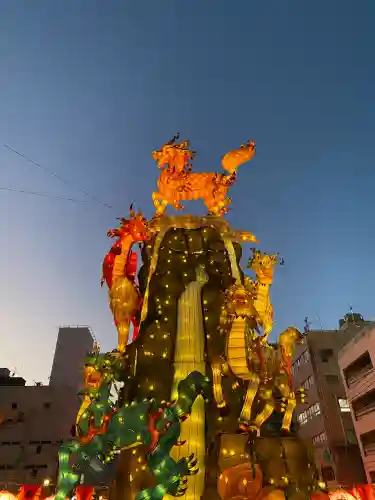 長崎尾曲がり猫神社の{uncategorized: "未分類", other: "その他", undefined: "問題あり", building: "その他建物", grave: "お墓", sacred_gate: "鳥居", guardian: "狛犬", statue: "像", buddha: "仏像", history: "歴史", nature: "自然", garden: "庭園", animal: "動物", pagoda: "塔", temizu: "手水舎", mountain_gate: "山門・神門", sanctuary: "本殿・本堂", subordinate: "末社・摂社", art: "芸術", scenery: "景色", jizo: "地蔵", ema: "絵馬", goshuin: "御朱印", omikuji: "おみくじ", items: "授与品その他", amulet: "お守り", goshuincho: "御朱印帳", eats: "食事", festival: "お祭り", votive_dance: "神楽", shichigosan: "七五三参", wedding: "結婚式", experience: "体験その他", initially: "初詣", around: "周辺", anti_infection: "感染症対策"}