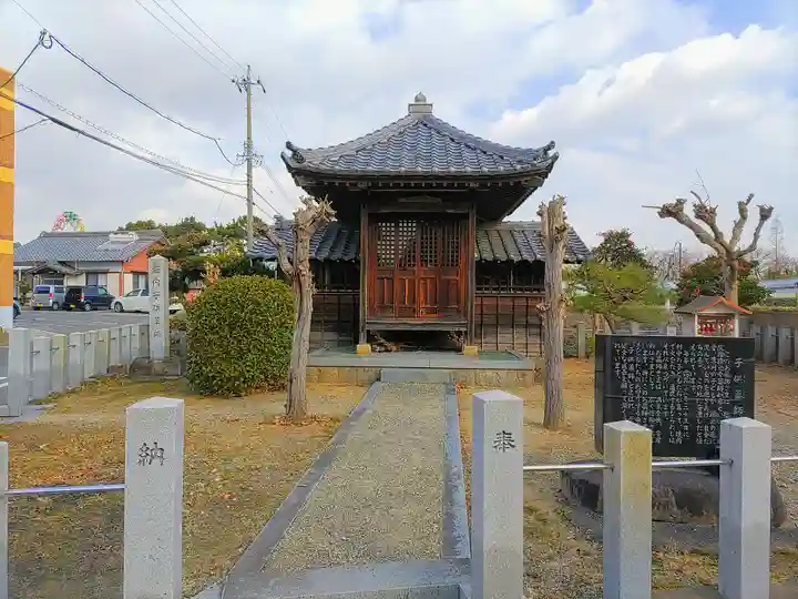 堀内子供薬師堂(瑠璃光寺)の本殿・本堂
