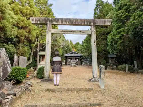 岩作御嶽山（御嶽神社）の鳥居