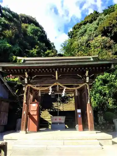 須賀神社の山門・神門