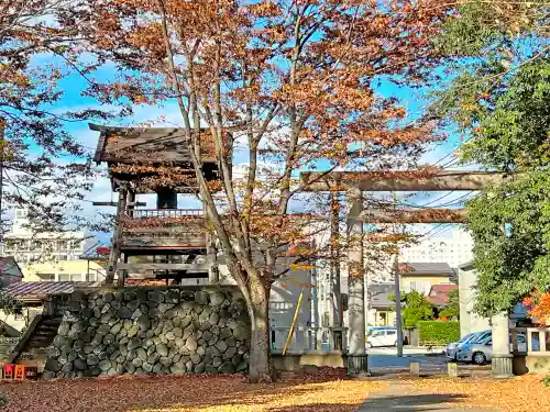 六椹八幡宮の建物その他