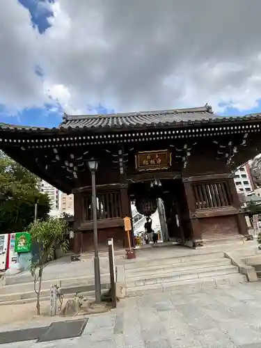 櫛田神社の山門・神門
