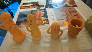 座学とワークショップが一体となった寺子屋ならぬ「宮子屋」のご案内です。
土師氏のお話を30分、はにわづくりを1時間30分となります。
参加費500円で事前にお申込みが必要です。
作っていただいた「はにわ」は約3週間後の焼きあがってからのお渡しになります。