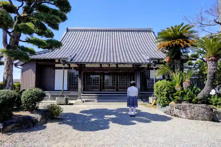 慶徳寺の{uncategorized: "未分類", other: "その他", undefined: "問題あり", building: "その他建物", grave: "お墓", sacred_gate: "鳥居", guardian: "狛犬", statue: "像", buddha: "仏像", history: "歴史", nature: "自然", garden: "庭園", animal: "動物", pagoda: "塔", temizu: "手水舎", mountain_gate: "山門・神門", sanctuary: "本殿・本堂", subordinate: "末社・摂社", art: "芸術", scenery: "景色", jizo: "地蔵", ema: "絵馬", goshuin: "御朱印", omikuji: "おみくじ", items: "授与品その他", amulet: "お守り", goshuincho: "御朱印帳", eats: "食事", festival: "お祭り", votive_dance: "神楽", shichigosan: "七五三参", wedding: "結婚式", experience: "体験その他", initially: "初詣", around: "周辺", anti_infection: "感染症対策"}