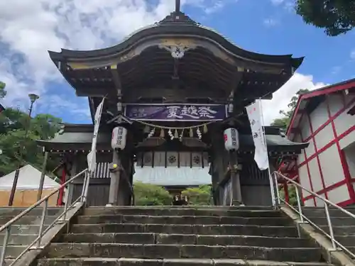 西岡神宮の山門・神門