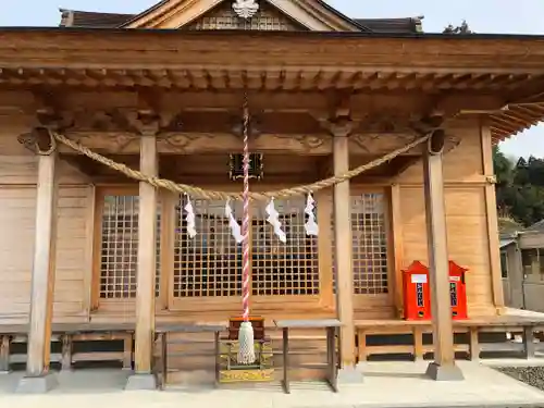 白根三吉神社の本殿