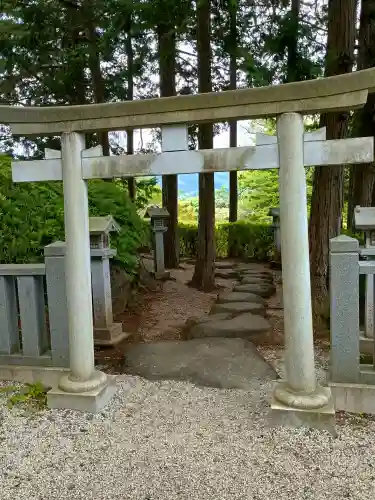 常陸国出雲大社の{uncategorized: "未分類", other: "その他", undefined: "問題あり", building: "その他建物", grave: "お墓", sacred_gate: "鳥居", guardian: "狛犬", statue: "像", buddha: "仏像", history: "歴史", nature: "自然", garden: "庭園", animal: "動物", pagoda: "塔", temizu: "手水舎", mountain_gate: "山門・神門", sanctuary: "本殿・本堂", subordinate: "末社・摂社", art: "芸術", scenery: "景色", jizo: "地蔵", ema: "絵馬", goshuin: "御朱印", omikuji: "おみくじ", items: "授与品その他", amulet: "お守り", goshuincho: "御朱印帳", eats: "食事", festival: "お祭り", votive_dance: "神楽", shichigosan: "七五三参", wedding: "結婚式", experience: "体験その他", initially: "初詣", around: "周辺", anti_infection: "感染症対策"}