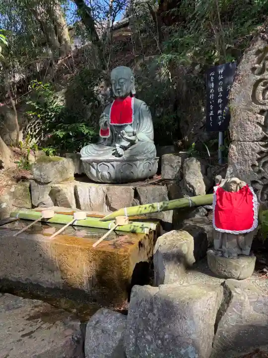 花山院菩提寺の{uncategorized: "未分類", other: "その他", undefined: "問題あり", building: "その他建物", grave: "お墓", sacred_gate: "鳥居", guardian: "狛犬", statue: "像", buddha: "仏像", history: "歴史", nature: "自然", garden: "庭園", animal: "動物", pagoda: "塔", temizu: "手水舎", mountain_gate: "山門・神門", sanctuary: "本殿・本堂", subordinate: "末社・摂社", art: "芸術", scenery: "景色", jizo: "地蔵", ema: "絵馬", goshuin: "御朱印", omikuji: "おみくじ", items: "授与品その他", amulet: "お守り", goshuincho: "御朱印帳", eats: "食事", festival: "お祭り", votive_dance: "神楽", shichigosan: "七五三参", wedding: "結婚式", experience: "体験その他", initially: "初詣", around: "周辺", anti_infection: "感染症対策"}