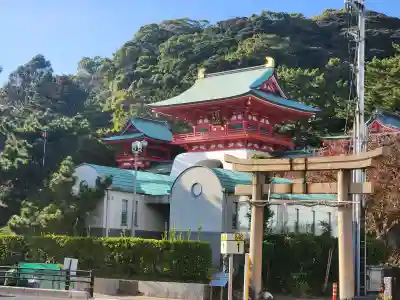 赤間神宮の{uncategorized: "未分類", other: "その他", undefined: "問題あり", building: "その他建物", grave: "お墓", sacred_gate: "鳥居", guardian: "狛犬", statue: "像", buddha: "仏像", history: "歴史", nature: "自然", garden: "庭園", animal: "動物", pagoda: "塔", temizu: "手水舎", mountain_gate: "山門・神門", sanctuary: "本殿・本堂", subordinate: "末社・摂社", art: "芸術", scenery: "景色", jizo: "地蔵", ema: "絵馬", goshuin: "御朱印", omikuji: "おみくじ", items: "授与品その他", amulet: "お守り", goshuincho: "御朱印帳", eats: "食事", festival: "お祭り", votive_dance: "神楽", shichigosan: "七五三参", wedding: "結婚式", experience: "体験その他", initially: "初詣", around: "周辺", anti_infection: "感染症対策"}