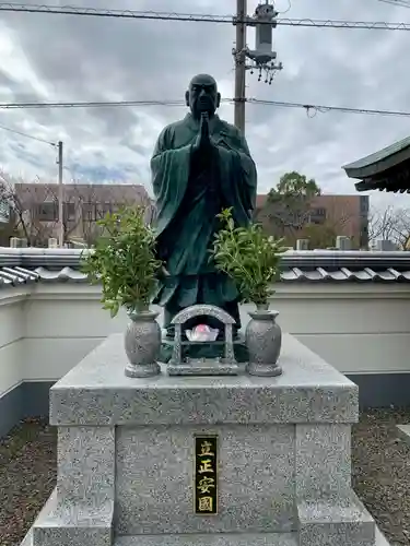 上行寺の像