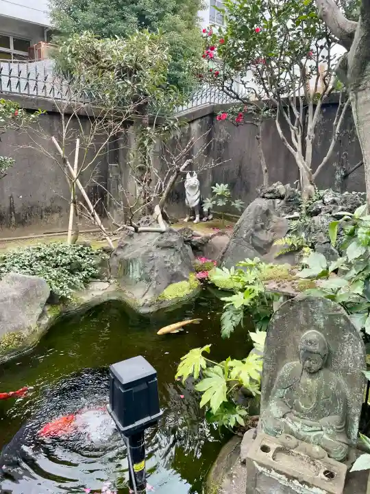 寿永寺の{uncategorized: "未分類", other: "その他", undefined: "問題あり", building: "その他建物", grave: "お墓", sacred_gate: "鳥居", guardian: "狛犬", statue: "像", buddha: "仏像", history: "歴史", nature: "自然", garden: "庭園", animal: "動物", pagoda: "塔", temizu: "手水舎", mountain_gate: "山門・神門", sanctuary: "本殿・本堂", subordinate: "末社・摂社", art: "芸術", scenery: "景色", jizo: "地蔵", ema: "絵馬", goshuin: "御朱印", omikuji: "おみくじ", items: "授与品その他", amulet: "お守り", goshuincho: "御朱印帳", eats: "食事", festival: "お祭り", votive_dance: "神楽", shichigosan: "七五三参", wedding: "結婚式", experience: "体験その他", initially: "初詣", around: "周辺", anti_infection: "感染症対策"}