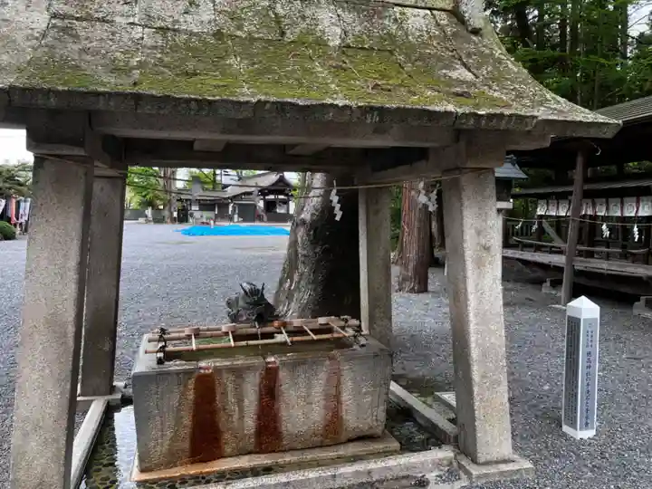 穂高神社本宮の手水舎
