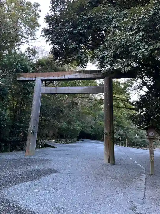 伊勢神宮内宮(皇大神宮)の{uncategorized: "未分類", other: "その他", undefined: "問題あり", building: "その他建物", grave: "お墓", sacred_gate: "鳥居", guardian: "狛犬", statue: "像", buddha: "仏像", history: "歴史", nature: "自然", garden: "庭園", animal: "動物", pagoda: "塔", temizu: "手水舎", mountain_gate: "山門・神門", sanctuary: "本殿・本堂", subordinate: "末社・摂社", art: "芸術", scenery: "景色", jizo: "地蔵", ema: "絵馬", goshuin: "御朱印", omikuji: "おみくじ", items: "授与品その他", amulet: "お守り", goshuincho: "御朱印帳", eats: "食事", festival: "お祭り", votive_dance: "神楽", shichigosan: "七五三参", wedding: "結婚式", experience: "体験その他", initially: "初詣", around: "周辺", anti_infection: "感染症対策"}