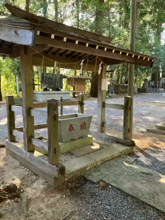 鴨鳥五所神社の{uncategorized: "未分類", other: "その他", undefined: "問題あり", building: "その他建物", grave: "お墓", sacred_gate: "鳥居", guardian: "狛犬", statue: "像", buddha: "仏像", history: "歴史", nature: "自然", garden: "庭園", animal: "動物", pagoda: "塔", temizu: "手水舎", mountain_gate: "山門・神門", sanctuary: "本殿・本堂", subordinate: "末社・摂社", art: "芸術", scenery: "景色", jizo: "地蔵", ema: "絵馬", goshuin: "御朱印", omikuji: "おみくじ", items: "授与品その他", amulet: "お守り", goshuincho: "御朱印帳", eats: "食事", festival: "お祭り", votive_dance: "神楽", shichigosan: "七五三参", wedding: "結婚式", experience: "体験その他", initially: "初詣", around: "周辺", anti_infection: "感染症対策"}