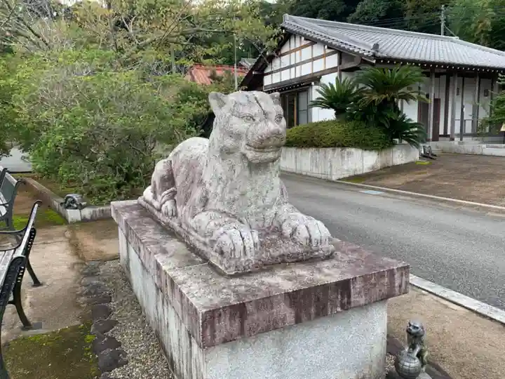 道教寺の狛犬