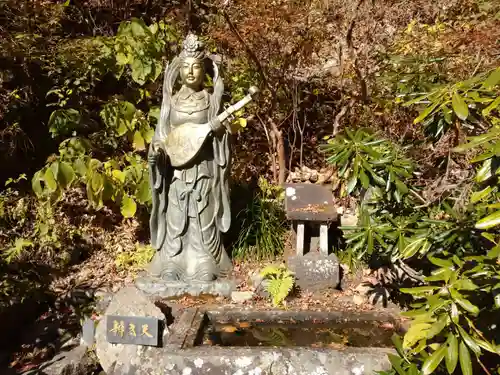 榛名神社の像