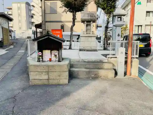 祠(坂町)の{uncategorized: "未分類", other: "その他", undefined: "問題あり", building: "その他建物", grave: "お墓", sacred_gate: "鳥居", guardian: "狛犬", statue: "像", buddha: "仏像", history: "歴史", nature: "自然", garden: "庭園", animal: "動物", pagoda: "塔", temizu: "手水舎", mountain_gate: "山門・神門", sanctuary: "本殿・本堂", subordinate: "末社・摂社", art: "芸術", scenery: "景色", jizo: "地蔵", ema: "絵馬", goshuin: "御朱印", omikuji: "おみくじ", items: "授与品その他", amulet: "お守り", goshuincho: "御朱印帳", eats: "食事", festival: "お祭り", votive_dance: "神楽", shichigosan: "七五三参", wedding: "結婚式", experience: "体験その他", initially: "初詣", around: "周辺", anti_infection: "感染症対策"}