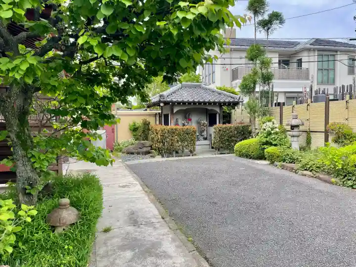 地蔵寺の{uncategorized: "未分類", other: "その他", undefined: "問題あり", building: "その他建物", grave: "お墓", sacred_gate: "鳥居", guardian: "狛犬", statue: "像", buddha: "仏像", history: "歴史", nature: "自然", garden: "庭園", animal: "動物", pagoda: "塔", temizu: "手水舎", mountain_gate: "山門・神門", sanctuary: "本殿・本堂", subordinate: "末社・摂社", art: "芸術", scenery: "景色", jizo: "地蔵", ema: "絵馬", goshuin: "御朱印", omikuji: "おみくじ", items: "授与品その他", amulet: "お守り", goshuincho: "御朱印帳", eats: "食事", festival: "お祭り", votive_dance: "神楽", shichigosan: "七五三参", wedding: "結婚式", experience: "体験その他", initially: "初詣", around: "周辺", anti_infection: "感染症対策"}