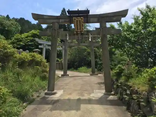 出世稲荷神社の鳥居