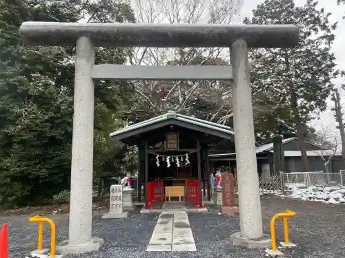 水戸東照宮の{uncategorized: "未分類", other: "その他", undefined: "問題あり", building: "その他建物", grave: "お墓", sacred_gate: "鳥居", guardian: "狛犬", statue: "像", buddha: "仏像", history: "歴史", nature: "自然", garden: "庭園", animal: "動物", pagoda: "塔", temizu: "手水舎", mountain_gate: "山門・神門", sanctuary: "本殿・本堂", subordinate: "末社・摂社", art: "芸術", scenery: "景色", jizo: "地蔵", ema: "絵馬", goshuin: "御朱印", omikuji: "おみくじ", items: "授与品その他", amulet: "お守り", goshuincho: "御朱印帳", eats: "食事", festival: "お祭り", votive_dance: "神楽", shichigosan: "七五三参", wedding: "結婚式", experience: "体験その他", initially: "初詣", around: "周辺", anti_infection: "感染症対策"}