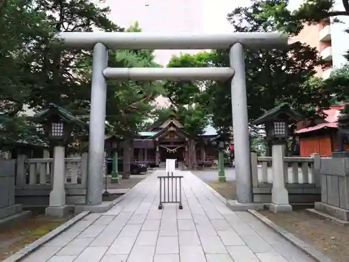 三吉神社の鳥居