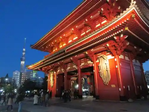 浅草寺の山門