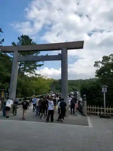 伊勢神宮内宮（皇大神宮）の{uncategorized: "未分類", other: "その他", undefined: "問題あり", building: "その他建物", grave: "お墓", sacred_gate: "鳥居", guardian: "狛犬", statue: "像", buddha: "仏像", history: "歴史", nature: "自然", garden: "庭園", animal: "動物", pagoda: "塔", temizu: "手水舎", mountain_gate: "山門・神門", sanctuary: "本殿・本堂", subordinate: "末社・摂社", art: "芸術", scenery: "景色", jizo: "地蔵", ema: "絵馬", goshuin: "御朱印", omikuji: "おみくじ", items: "授与品その他", amulet: "お守り", goshuincho: "御朱印帳", eats: "食事", festival: "お祭り", votive_dance: "神楽", shichigosan: "七五三参", wedding: "結婚式", experience: "体験その他", initially: "初詣", around: "周辺", anti_infection: "感染症対策"}