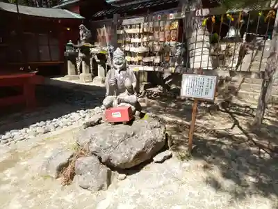 日光二荒山神社中宮祠の像