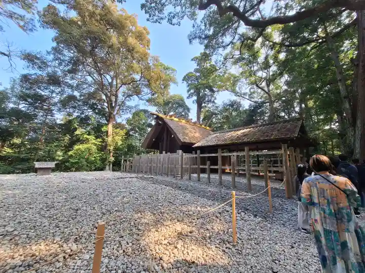 伊勢神宮外宮(豊受大神宮)の{uncategorized: "未分類", other: "その他", undefined: "問題あり", building: "その他建物", grave: "お墓", sacred_gate: "鳥居", guardian: "狛犬", statue: "像", buddha: "仏像", history: "歴史", nature: "自然", garden: "庭園", animal: "動物", pagoda: "塔", temizu: "手水舎", mountain_gate: "山門・神門", sanctuary: "本殿・本堂", subordinate: "末社・摂社", art: "芸術", scenery: "景色", jizo: "地蔵", ema: "絵馬", goshuin: "御朱印", omikuji: "おみくじ", items: "授与品その他", amulet: "お守り", goshuincho: "御朱印帳", eats: "食事", festival: "お祭り", votive_dance: "神楽", shichigosan: "七五三参", wedding: "結婚式", experience: "体験その他", initially: "初詣", around: "周辺", anti_infection: "感染症対策"}
