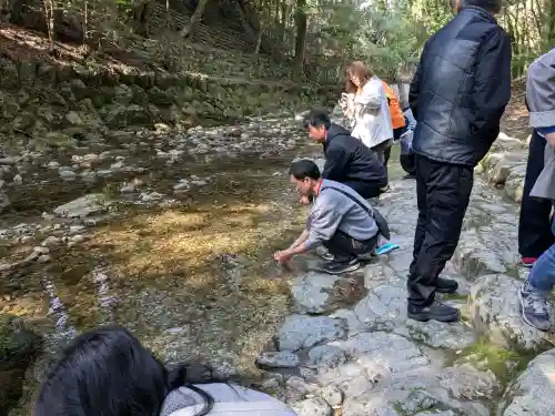 瀧原宮(皇大神宮別宮)の{uncategorized: "未分類", other: "その他", undefined: "問題あり", building: "その他建物", grave: "お墓", sacred_gate: "鳥居", guardian: "狛犬", statue: "像", buddha: "仏像", history: "歴史", nature: "自然", garden: "庭園", animal: "動物", pagoda: "塔", temizu: "手水舎", mountain_gate: "山門・神門", sanctuary: "本殿・本堂", subordinate: "末社・摂社", art: "芸術", scenery: "景色", jizo: "地蔵", ema: "絵馬", goshuin: "御朱印", omikuji: "おみくじ", items: "授与品その他", amulet: "お守り", goshuincho: "御朱印帳", eats: "食事", festival: "お祭り", votive_dance: "神楽", shichigosan: "七五三参", wedding: "結婚式", experience: "体験その他", initially: "初詣", around: "周辺", anti_infection: "感染症対策"}