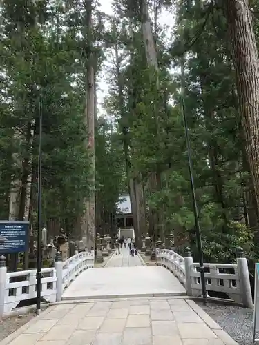 高野山金剛峯寺奥の院(和歌山県)