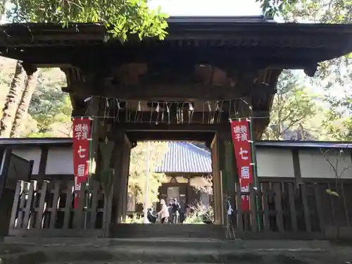 宝生寺の山門