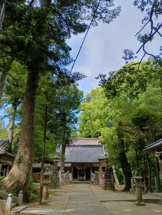日吉神社の{uncategorized: "未分類", other: "その他", undefined: "問題あり", building: "その他建物", grave: "お墓", sacred_gate: "鳥居", guardian: "狛犬", statue: "像", buddha: "仏像", history: "歴史", nature: "自然", garden: "庭園", animal: "動物", pagoda: "塔", temizu: "手水舎", mountain_gate: "山門・神門", sanctuary: "本殿・本堂", subordinate: "末社・摂社", art: "芸術", scenery: "景色", jizo: "地蔵", ema: "絵馬", goshuin: "御朱印", omikuji: "おみくじ", items: "授与品その他", amulet: "お守り", goshuincho: "御朱印帳", eats: "食事", festival: "お祭り", votive_dance: "神楽", shichigosan: "七五三参", wedding: "結婚式", experience: "体験その他", initially: "初詣", around: "周辺", anti_infection: "感染症対策"}